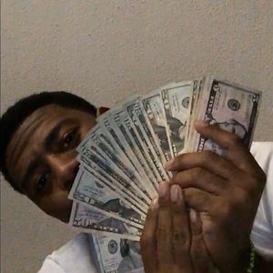 Meet your Posher, Devin